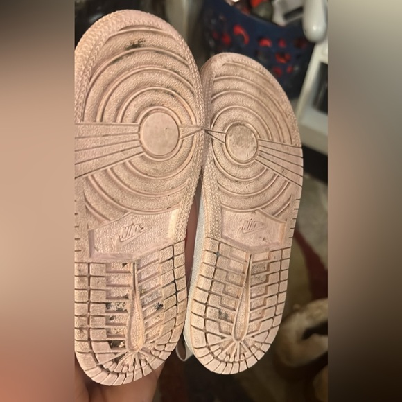 Jordan 1s - Picture 4 of 4
